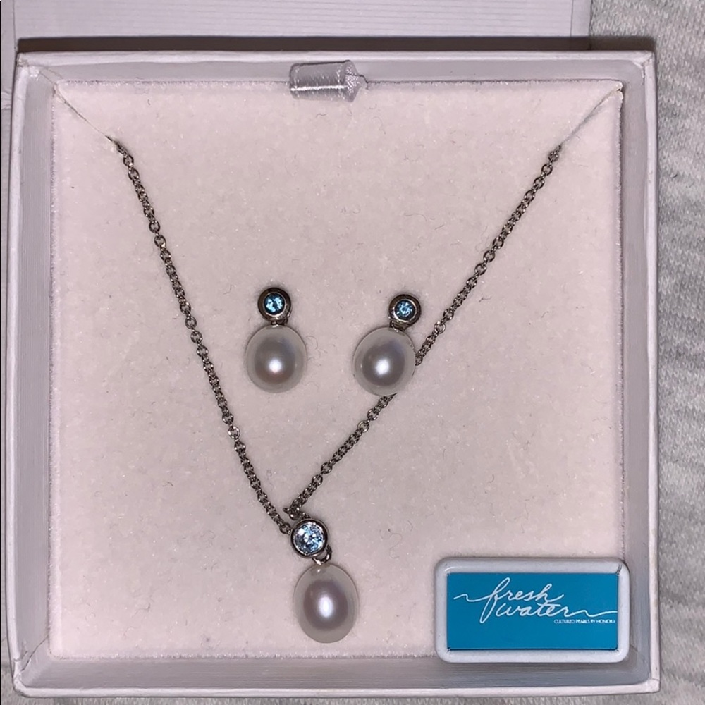 Pearl and Aquamarine earring and necklace set